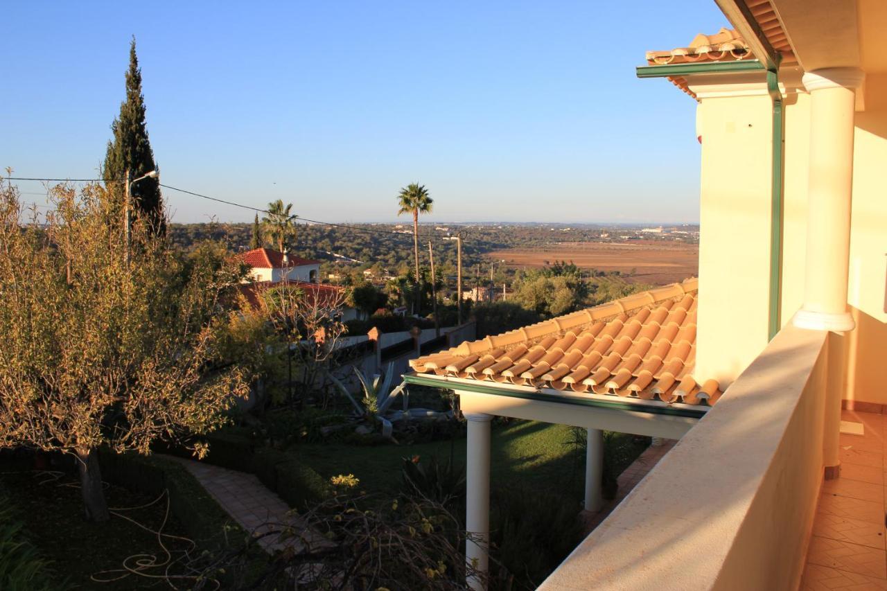Villa Tranberg Suites Ferreiras Exterior photo