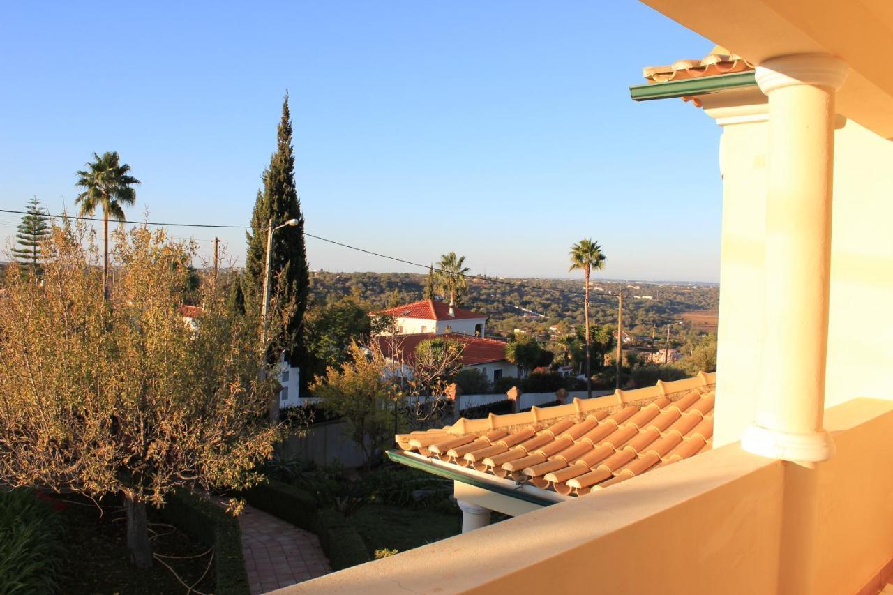 Villa Tranberg Suites Ferreiras Exterior photo