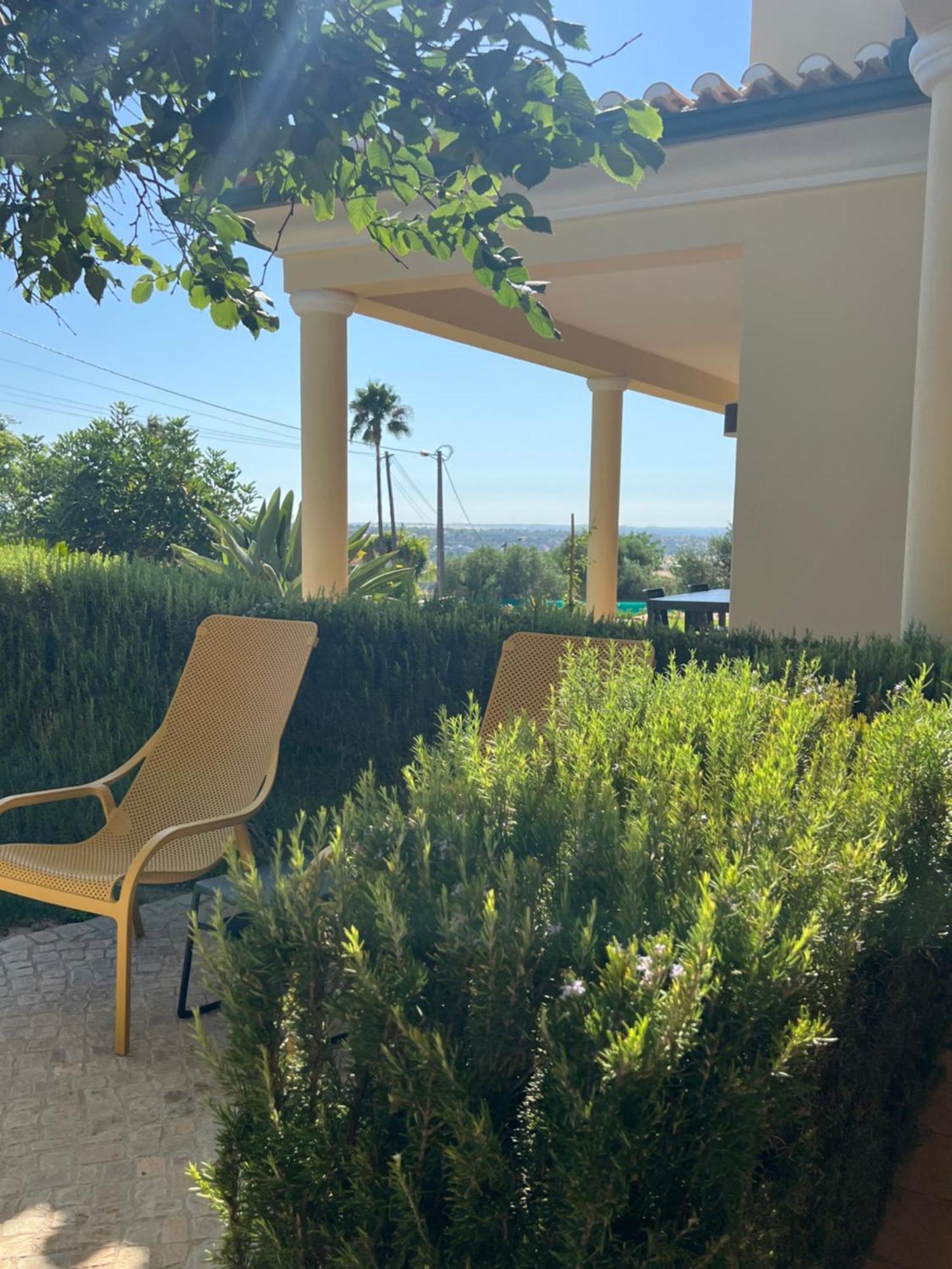 Villa Tranberg Suites Ferreiras Exterior photo